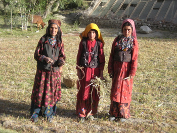 Helping Afghanistan Women Helping Afghanistan Women